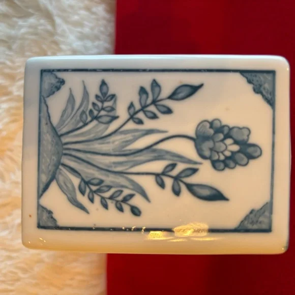 Andrea by Sadek porcelain box - Picture 3 of 9